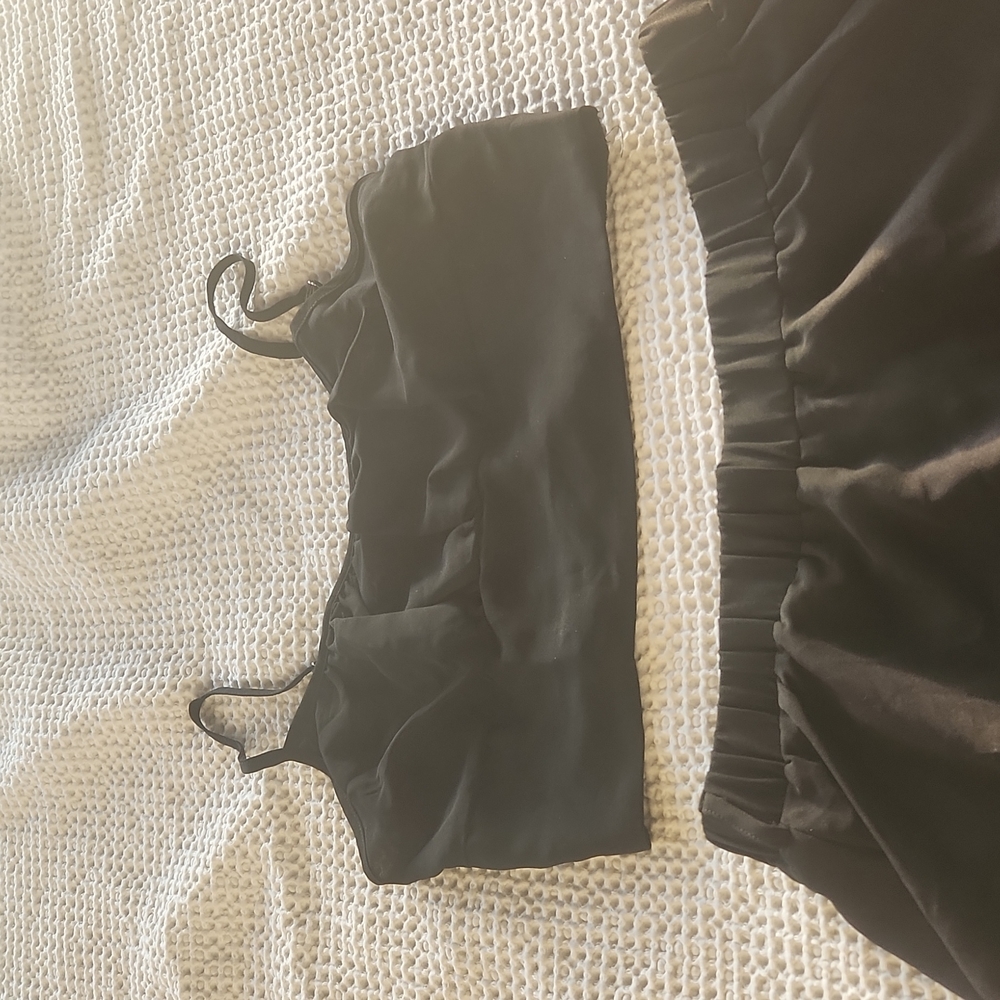 Clothes - Picture 3 of 5